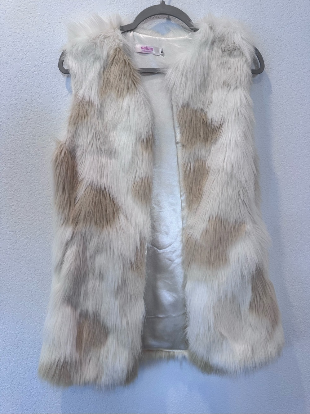 Salian Faux Fur Open-Front Vest in Cream and Tan Patch
